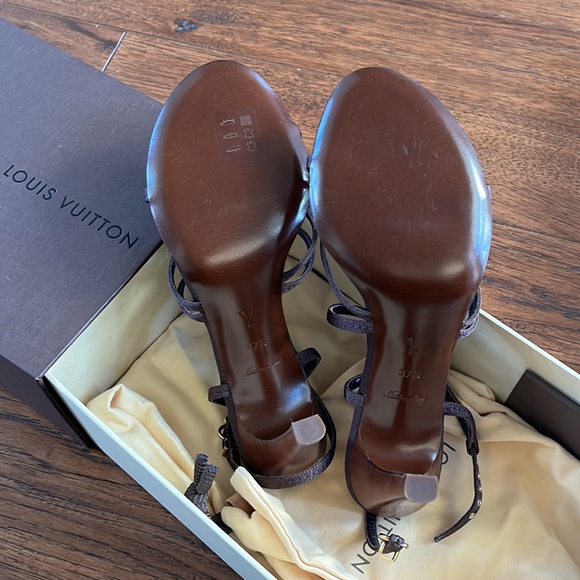 Louis Vuitton Vintage Heels size 37 1/2 NEVER WORN - Picture 4 of 5